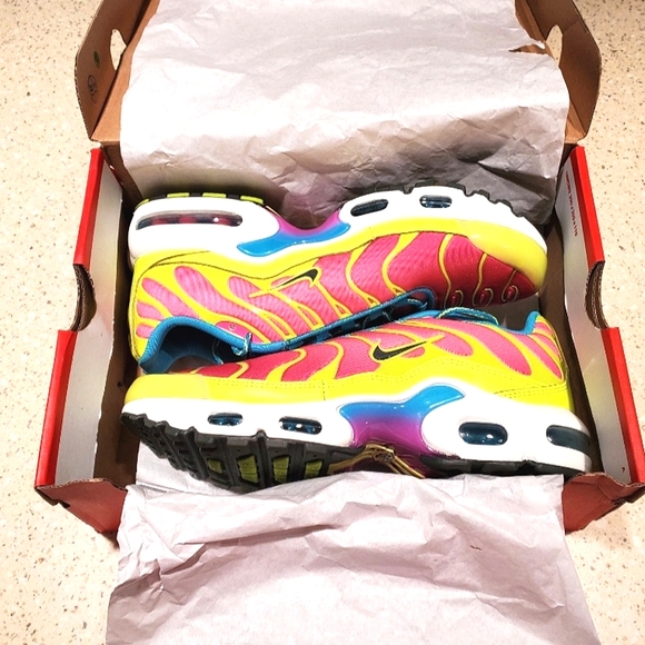 🆕️ NEW⚡️Nike Air Max Plus 'Volt Pink Blast'⚡️ - Picture 6 of 16